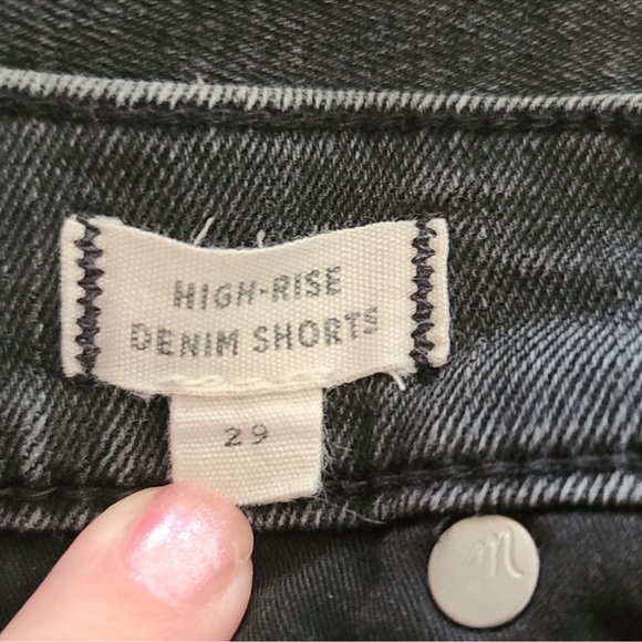 Madewell High Rise Black Wash Shorts - Picture 4 of 6